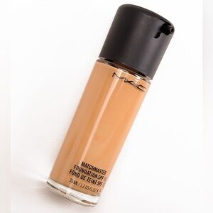 MAC Cosmetics Matchmaster Foundation - Warm Beige